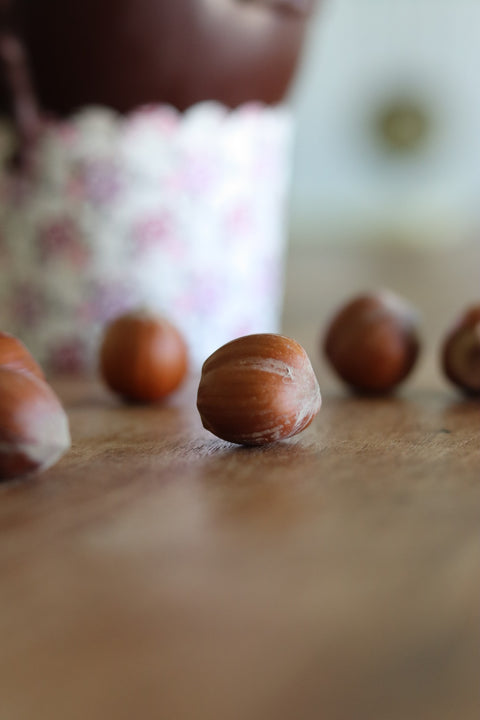 Œuf au chocolat au lait et noisettes concassées